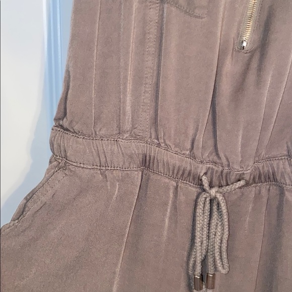 Green romper - Picture 2 of 3